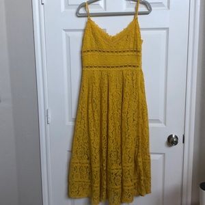 Yellow lace midi dress - Size Large